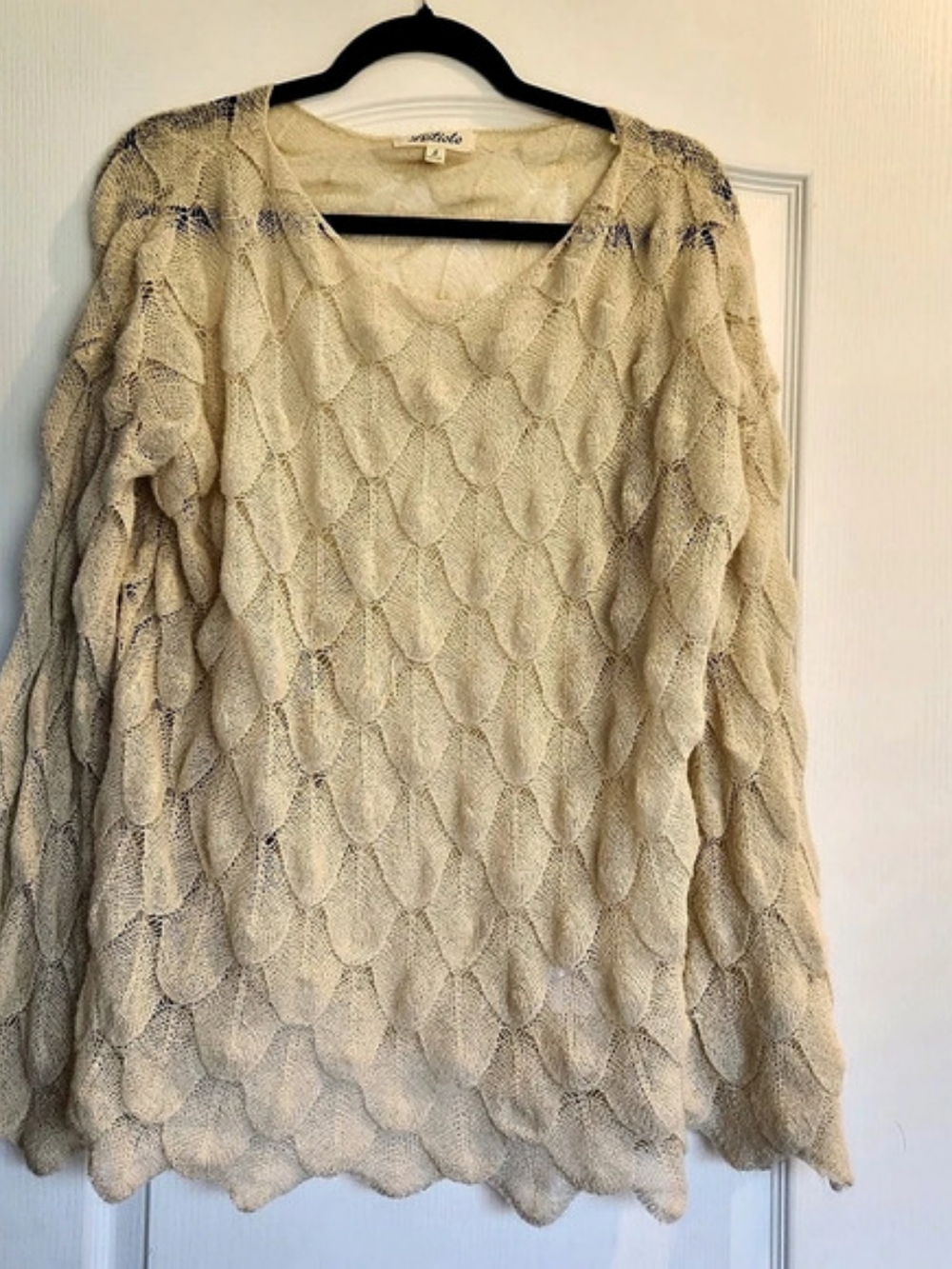 Listicle Textured Sweater in Cream Small Like New